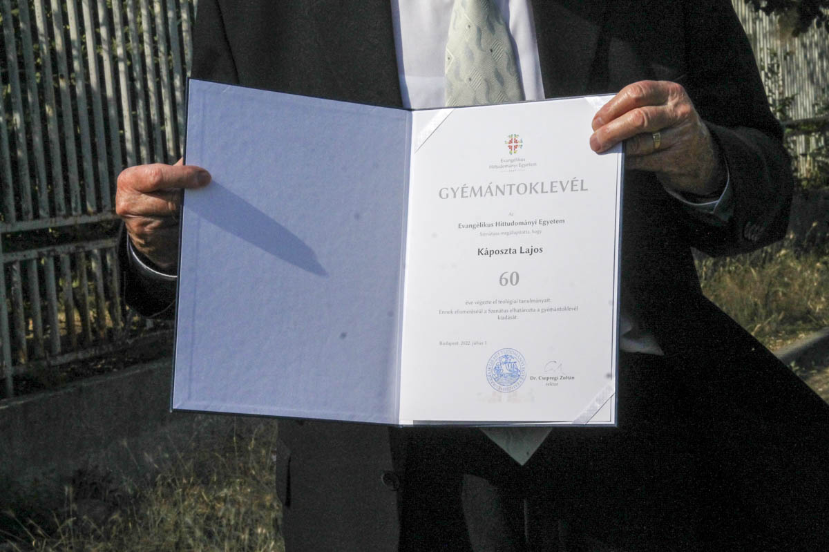 Káposzta Lajos nyugalmazott esperes 2022 július 1-én vette át gyémánt diplomáját